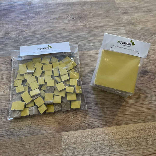 tessere e lastre in ceramica per mosaico color senape in buste da 1 kg. Ceramic tiles and slab for mosaics