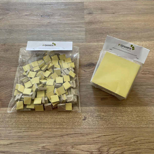 Tessere e lastre in ceramica per mosaico color banana
