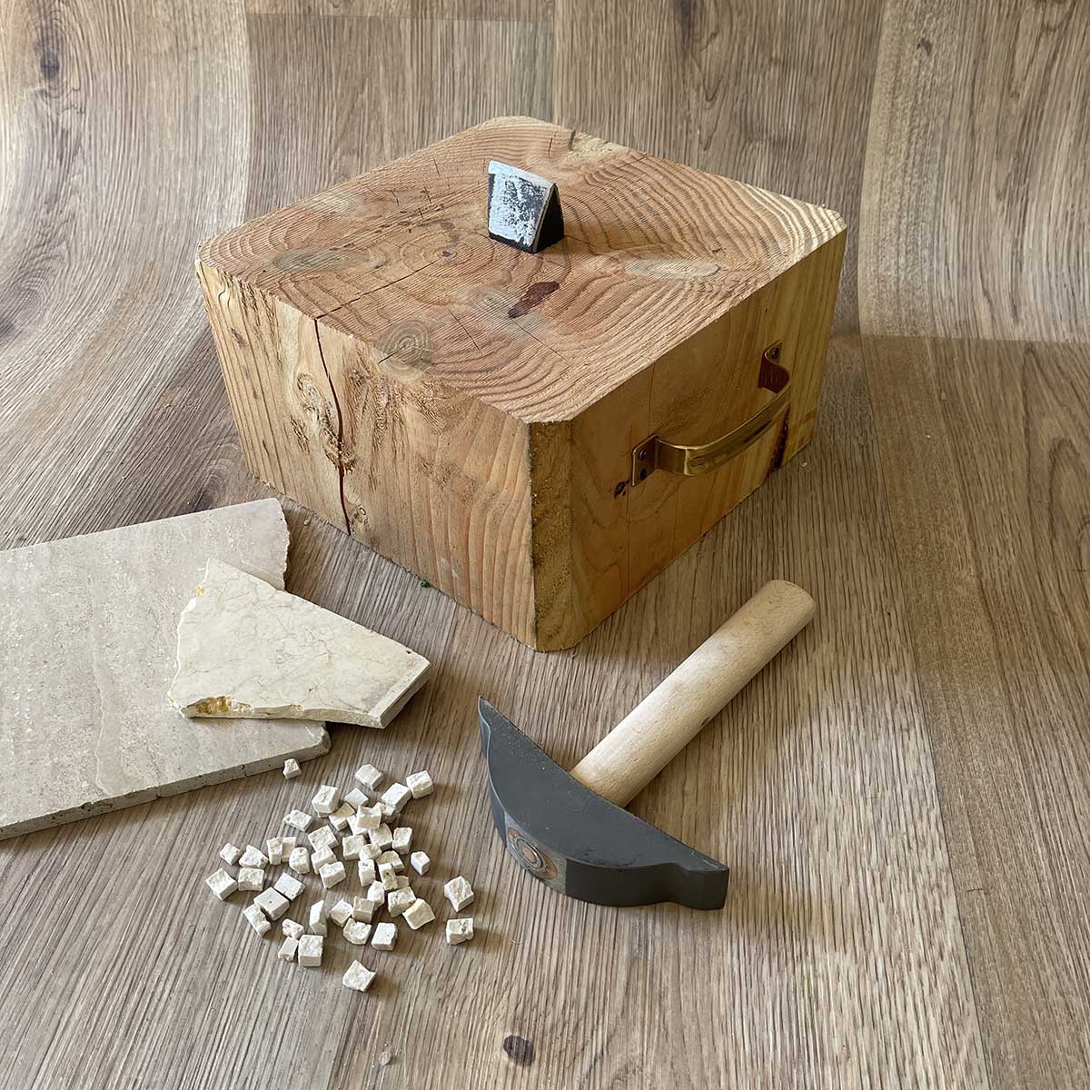 Ceppo con tagliolo per mosaico da tavolo