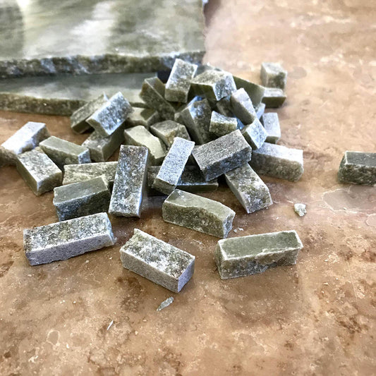 tessere e lastre di marmo verde laguna