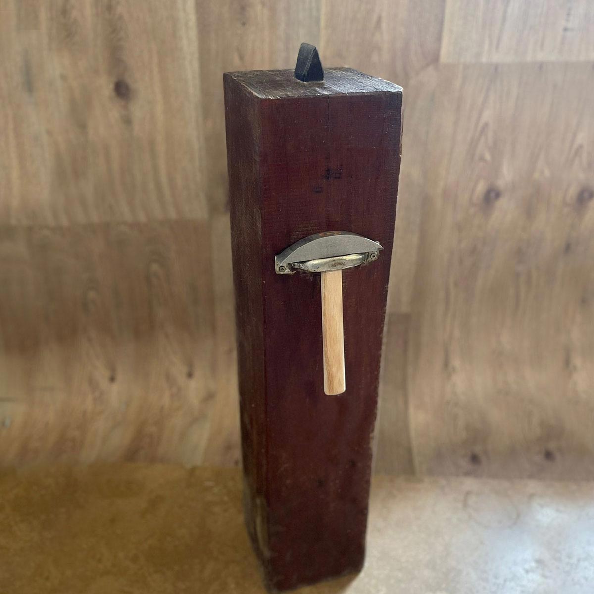 Wooden block for mosaic cutting