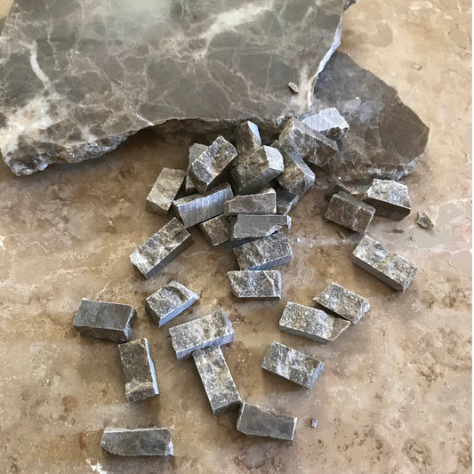 marmo per mosaicisti scuro