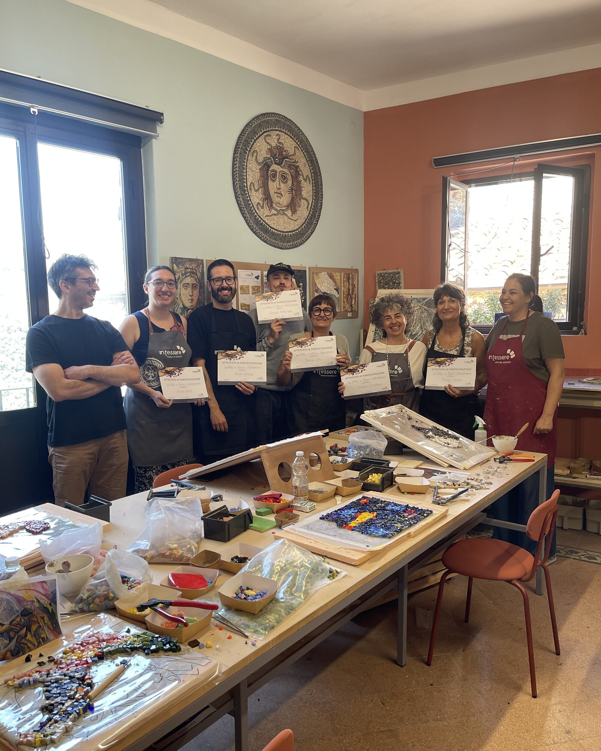 Corso di mosaico contemporaneo con Livio Savioli presso la scuola In Tessere a Narni