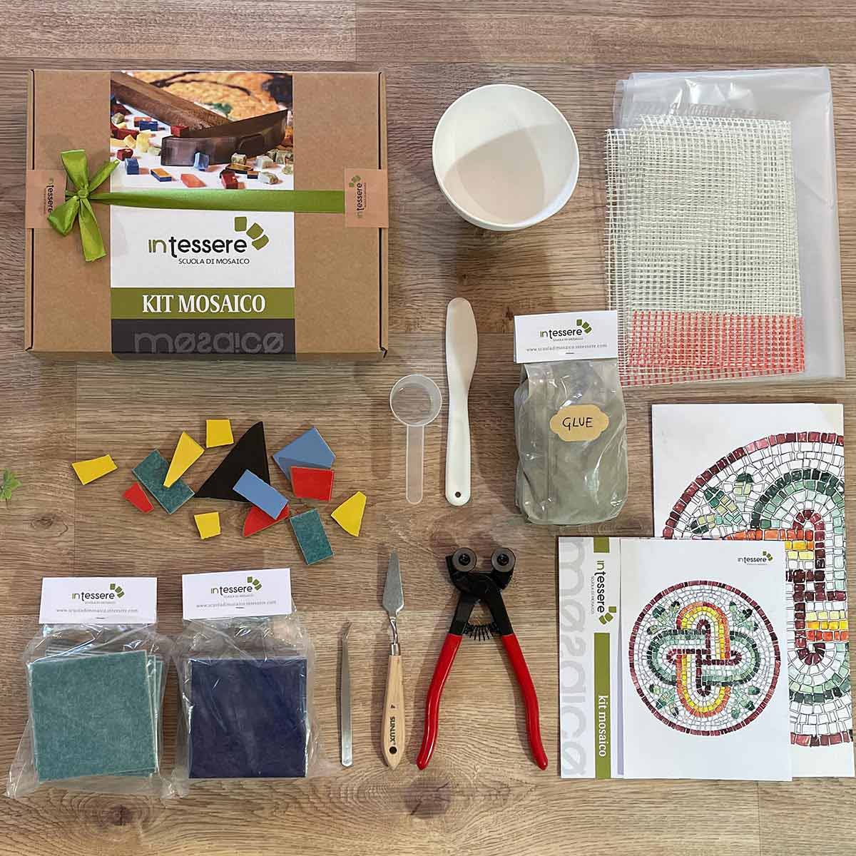 materiali e strumneti contenuti nel kit mosaico ceramica personalizzato