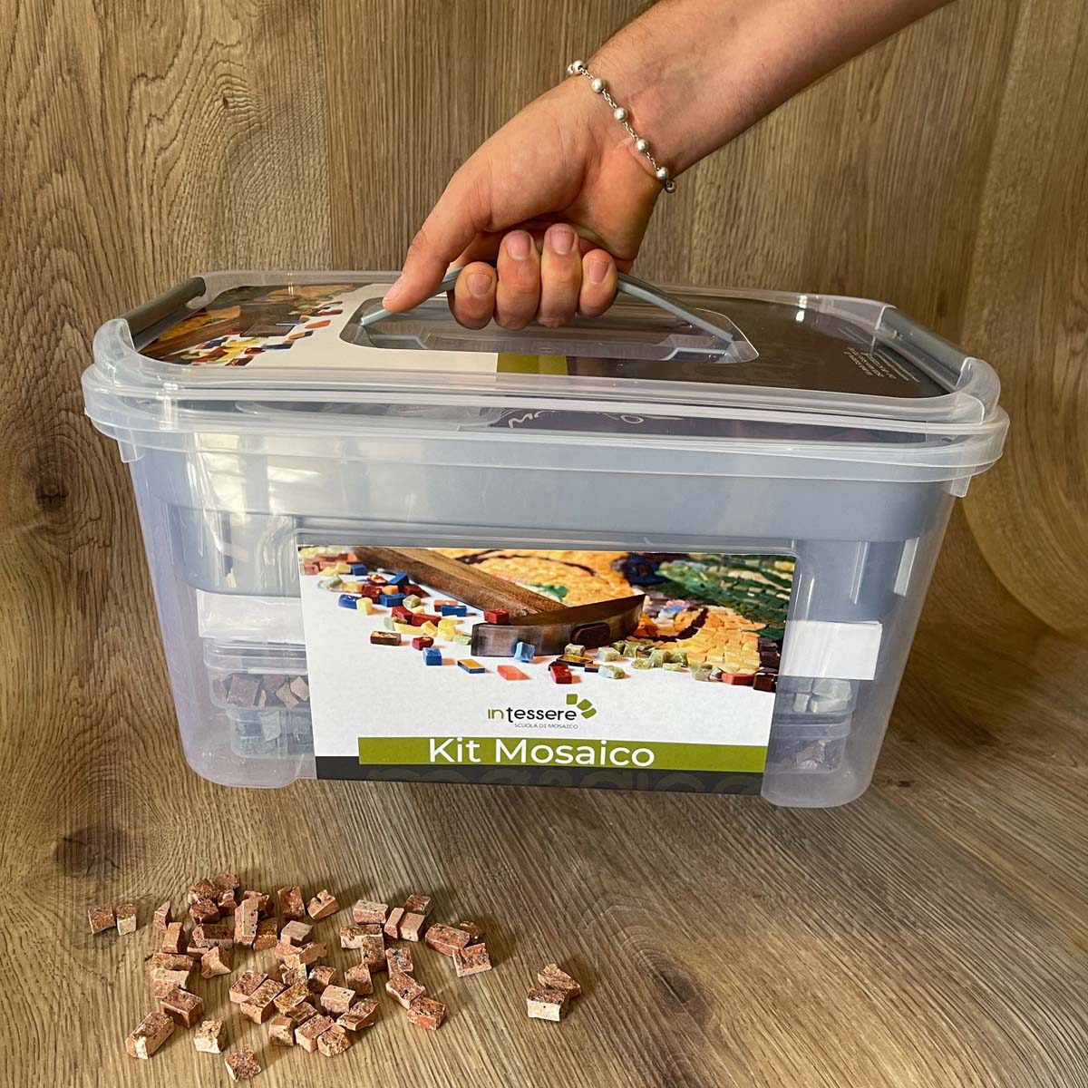 Materials box: marble tiles and mosaic tools – SCUOLA DI MOSAICO