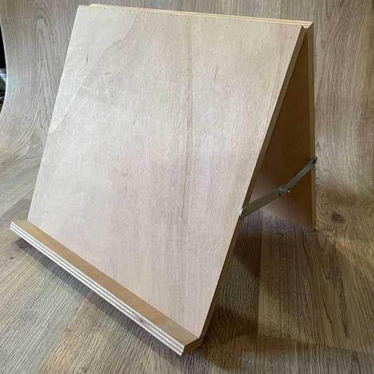 Vertical wooden easel for mosaic