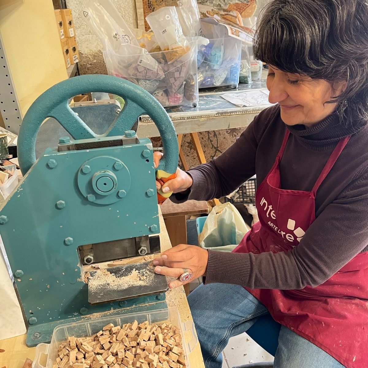 Basic Mosaic Course: Study of Cutting Techniques – 2 days