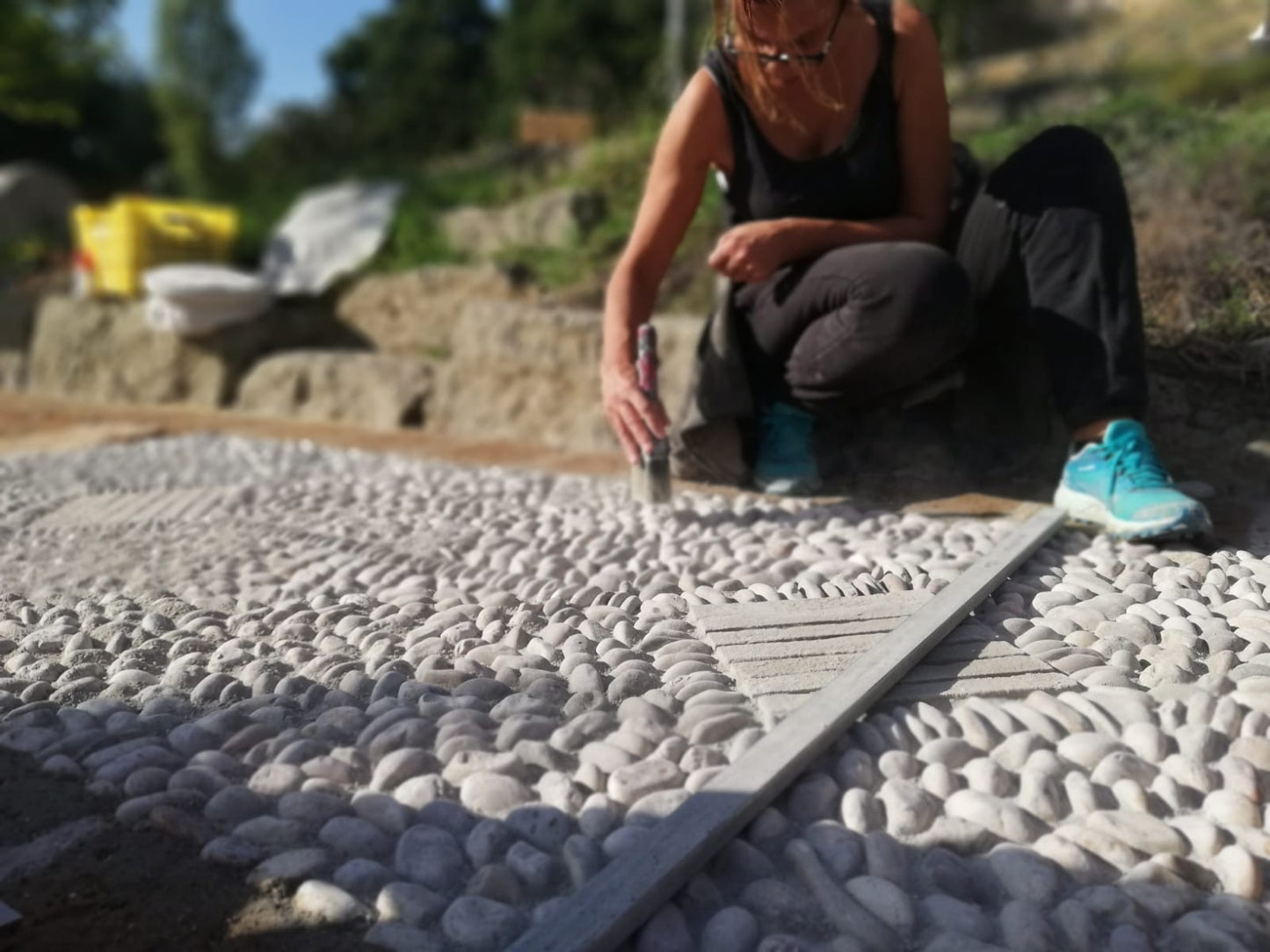 Curso de mosaico de guijarros en Italia