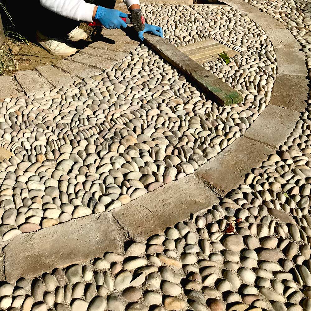 Curso de mosaico de guijarros en Italia