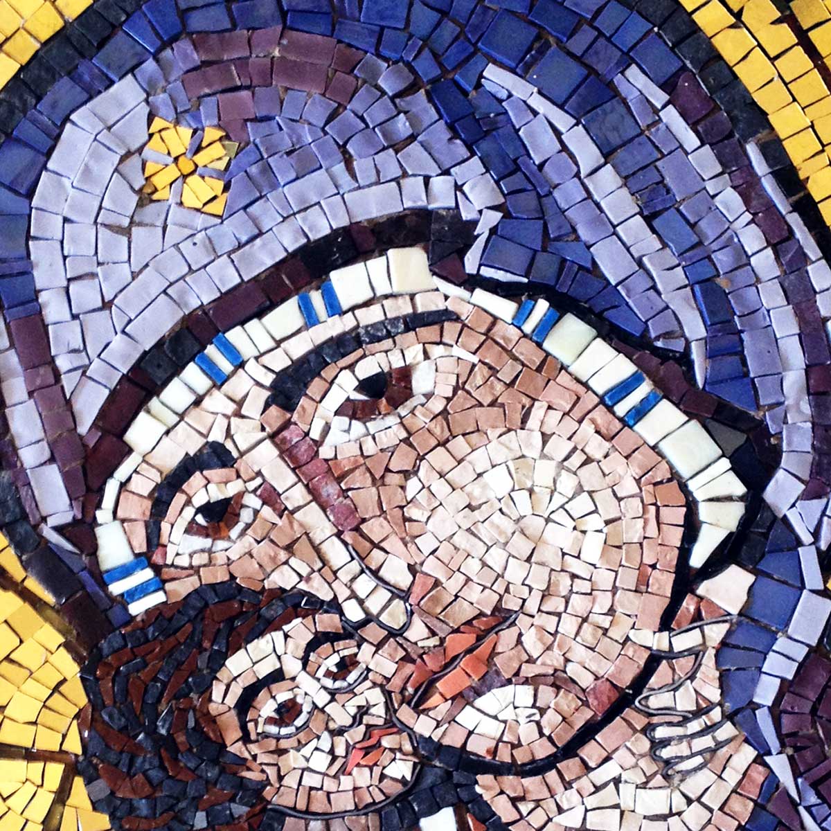 immagine realizzazione mosaico madonna bizantina