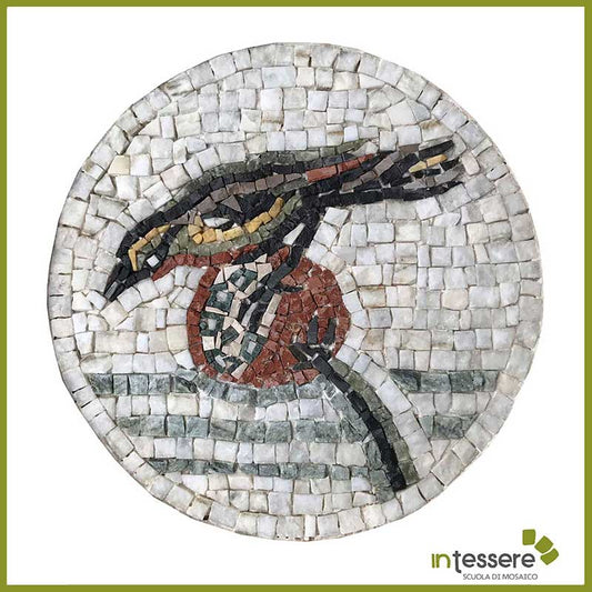 mosaico con tessere di marmo rotondo con uccellino